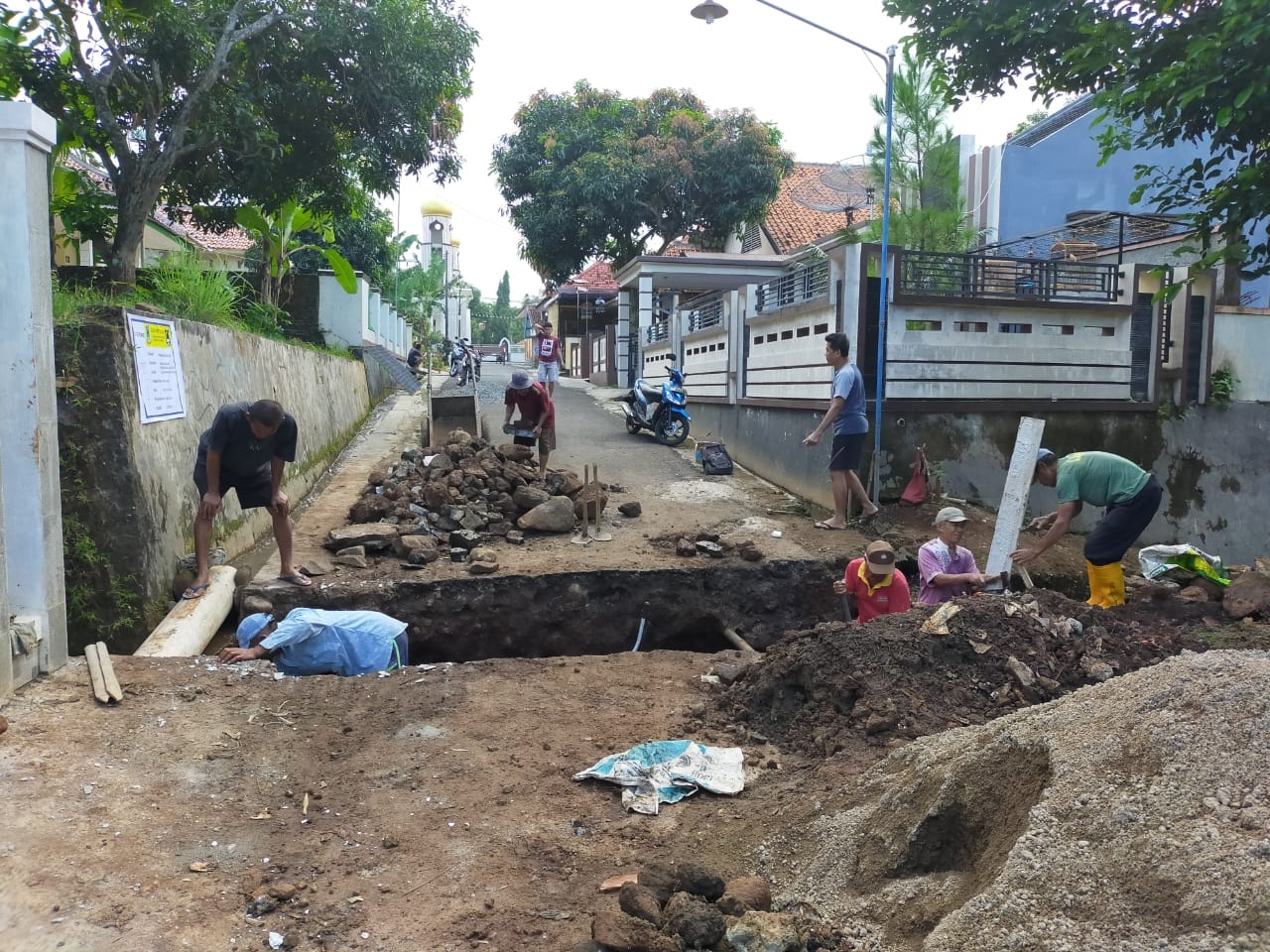 REHABILITASI GORONG-GORONG PALENGSERAN DAN ANTUSIASME WARGA DUSUN MANIS DESA KERTAYASA