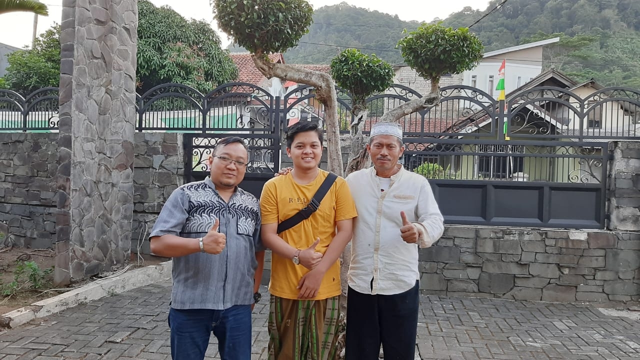 PUTRA DESA KERTAYASA MENJADI JUARA 1 LOMBA KARYA TULIS ILMIAH AL-QURAN TINGKAT PROVINSI JAWA BARAT
