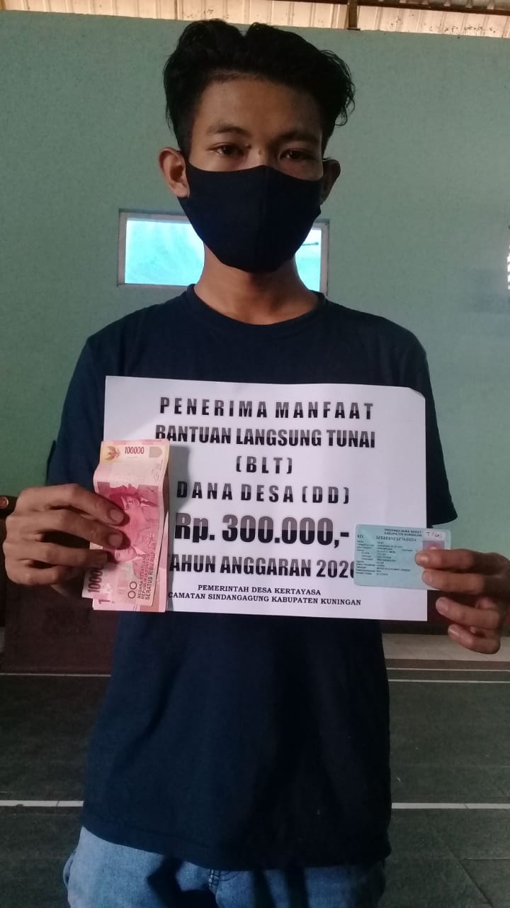 PEMDES KERTAYASA MENYALURKAN BLT DANA DESA TAHAP 5