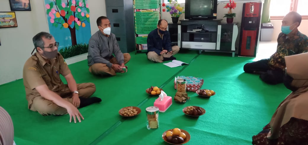 KUNJUNGAN DARI PERPUSDA DALAM RANGKA RECHECKING PERSIAPAN LOMBA PERPUSTAKAAN TINGKAT PROVINSI