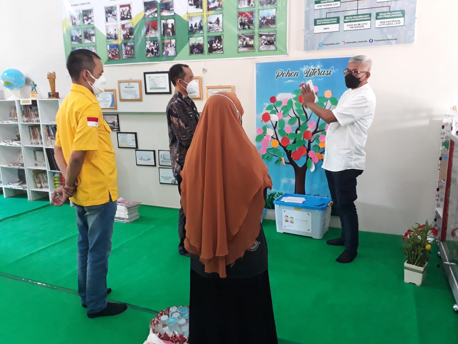 Hibahkan 100 Buku, Agun Gunanjar Dorong Pengembangan SDM Di Desa Kertayasa