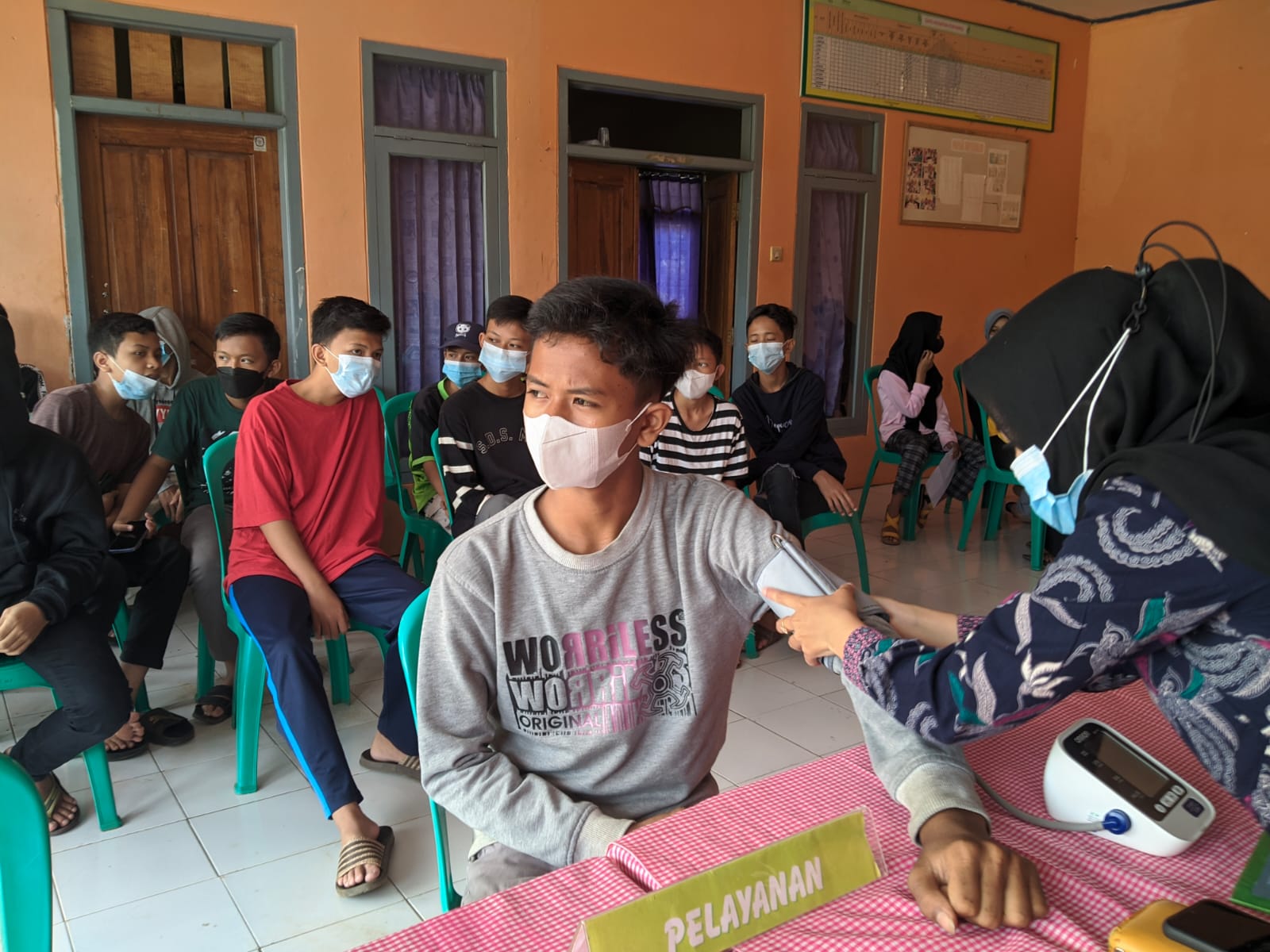 Kegiatan Posyandu Remaja dan Pemberian PMT (Susu dan biskuit) serta PIK - R