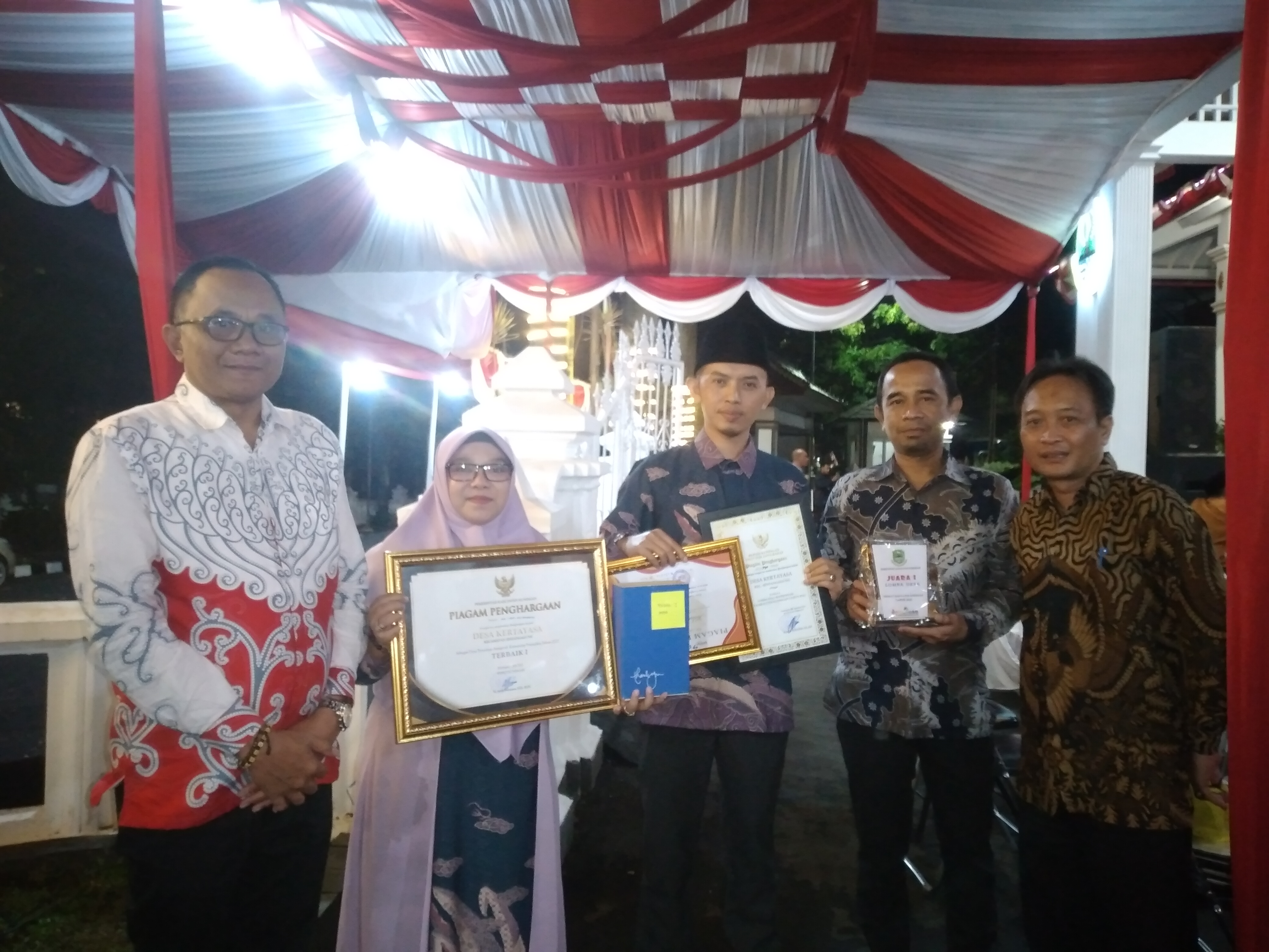 Hebat, Desa Kertayasa Raih 3 Penghargaan Dari Bupati Kuningan